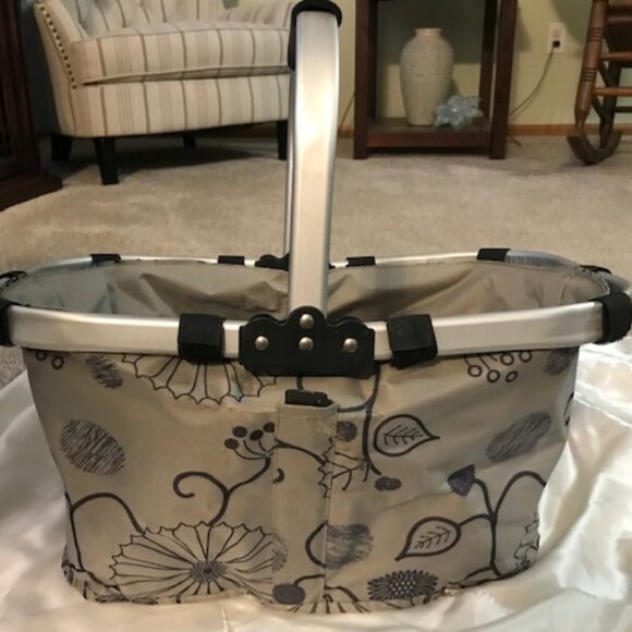 NEW Picnic Time Collapsible Basket. Insulated. Folding Aluminum Handles - Picture 1 of 4